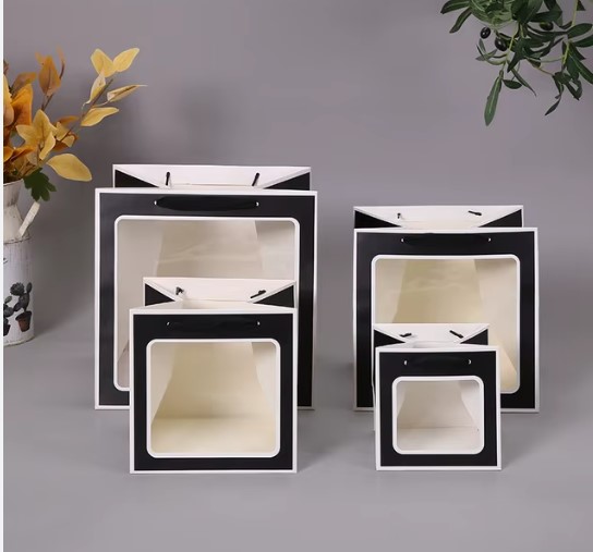 Пакет картонный Бело-черный 15х15х15 см, с окном 1шт