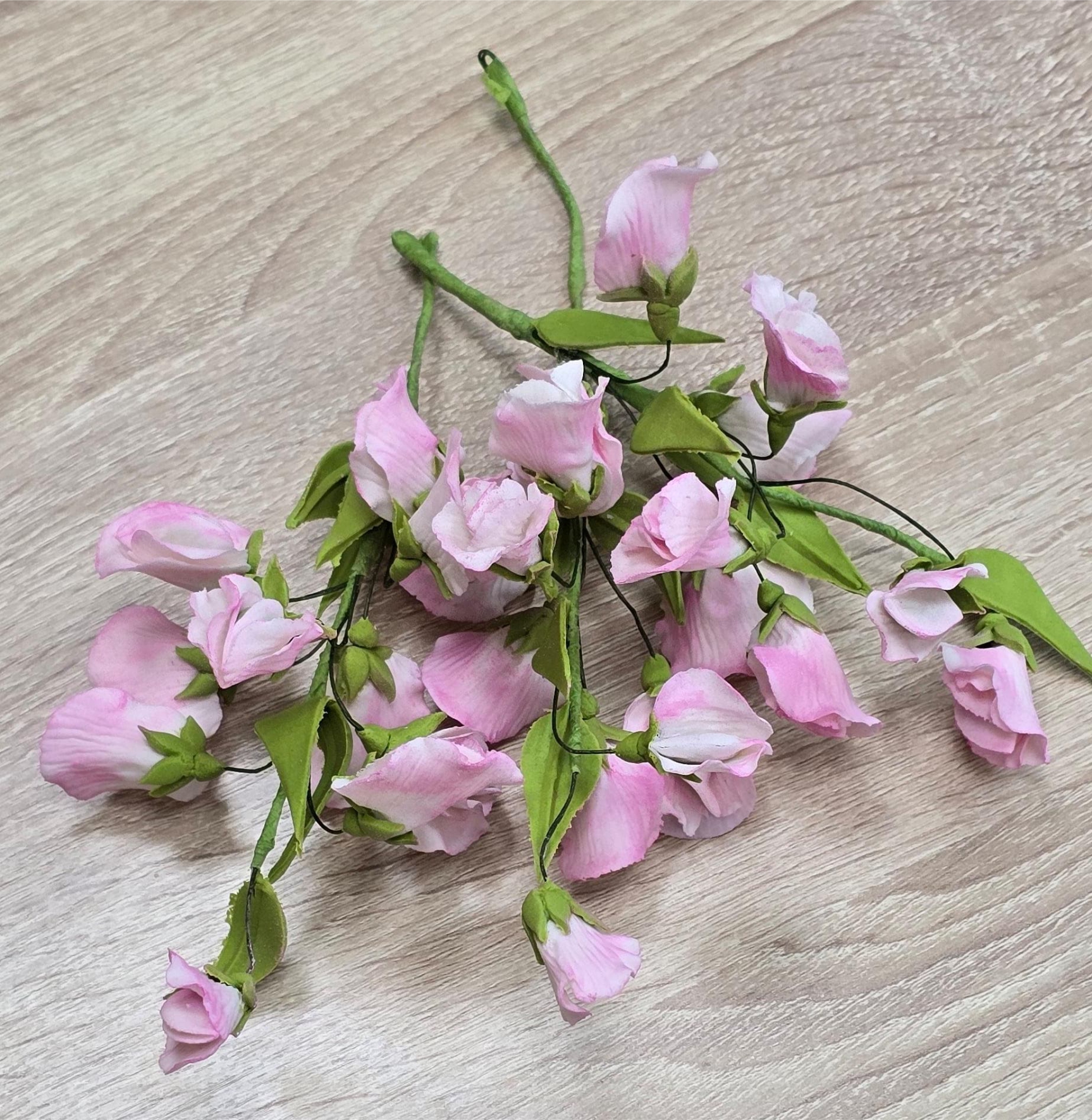 Цветы из мастики Душистый горошек 2 ветки