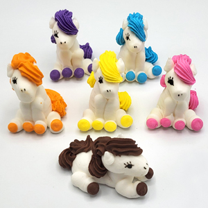 Сахарная фигурка веселая лошадка