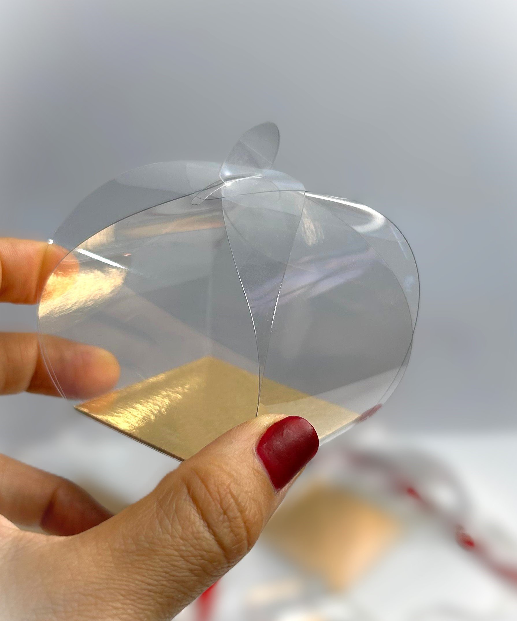 Коробка 55*55*55 мм для моти "хао бао" с золотой подложкой  (полностью прозрачная)