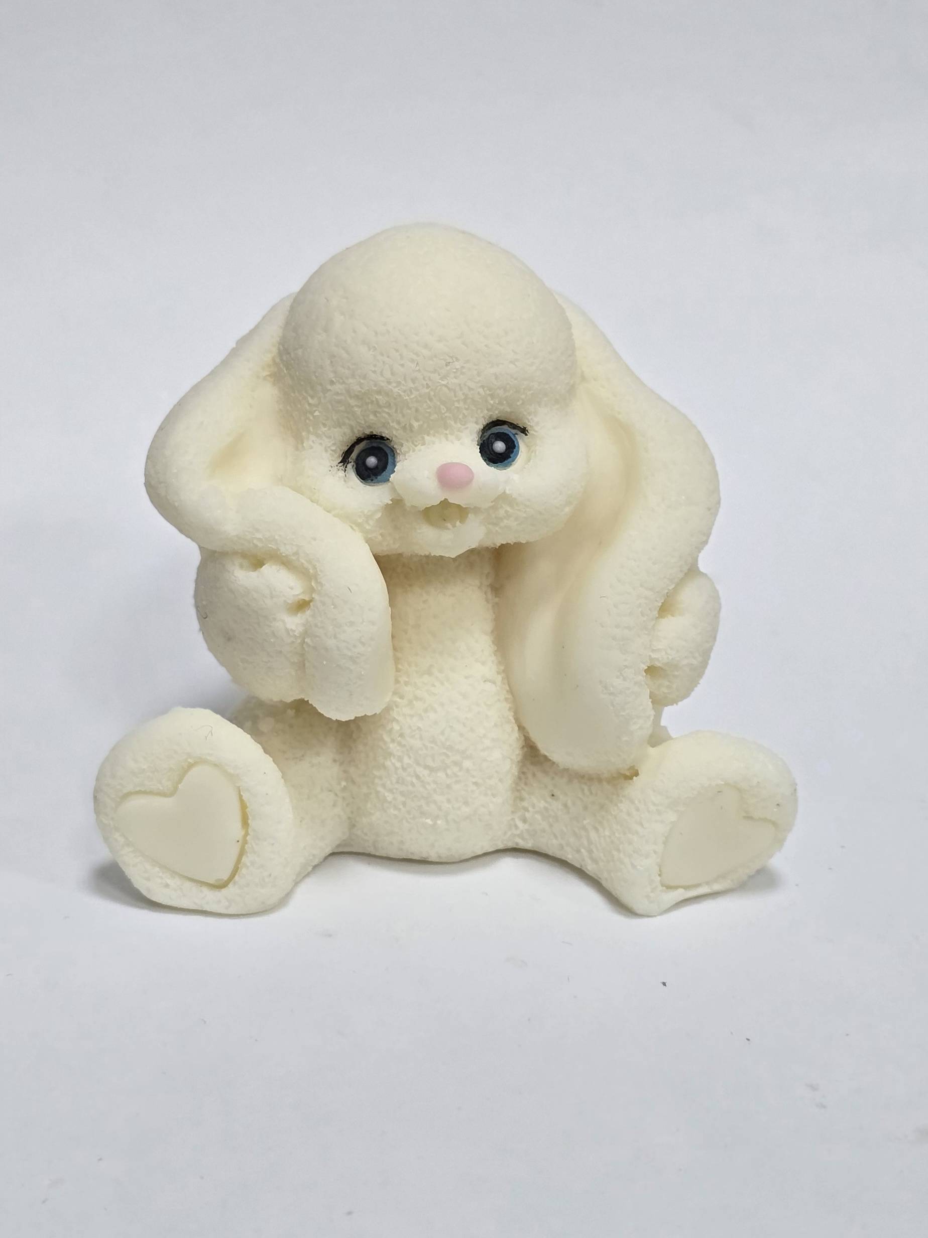 Фигурка из шоколадной глазури Зайка ушастый