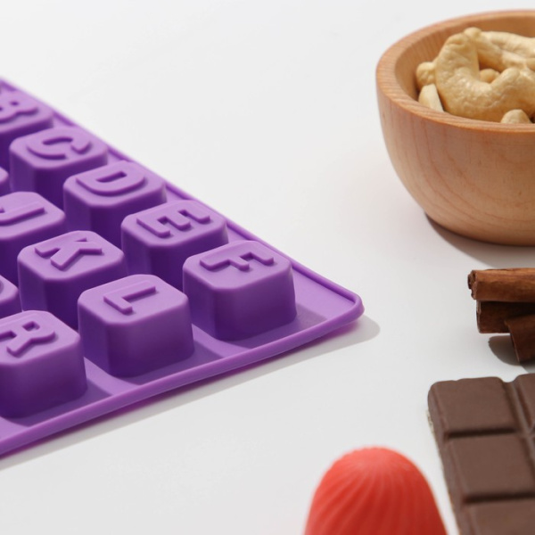 Форма для кондитерских украшений  «Цифры и английские буквы», 48 ячеек (2×2 см)