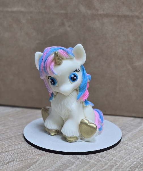 Фигурка из шоколадной глазури Единорожка Лиза