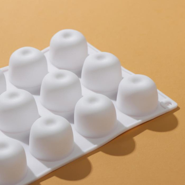 Форма для муссовых десертов и выпечки «Яблоко», 29,5×17,5×3 см, 15 ячеек, цвет белый