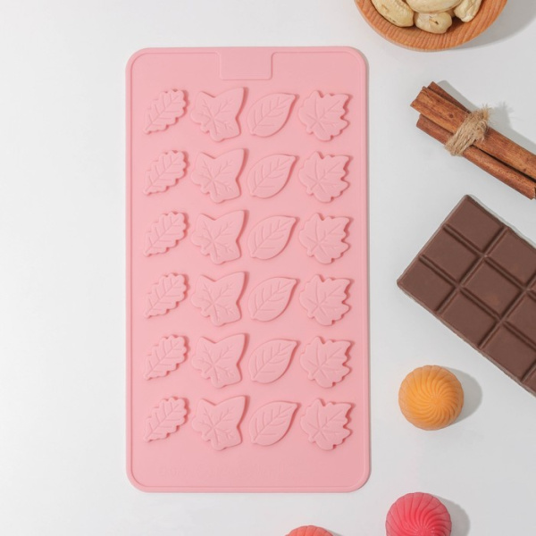 Форма силиконовая для шоколада «Листики» 24 ячейки