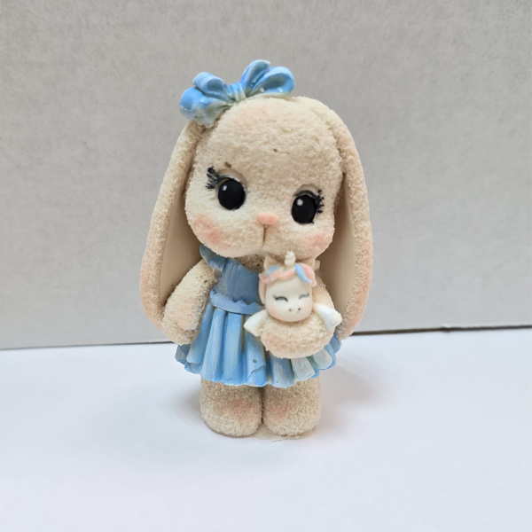 Фигурка из шоколадной глазури Зайка с единоргом