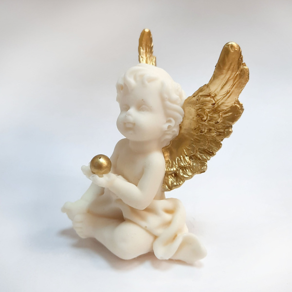 Фигурка из шоколадной глазури Ангел золотой