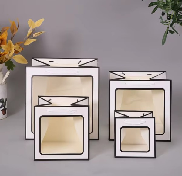 Пакет картонный Бело-черный 20х20х20см, с окном 1шт